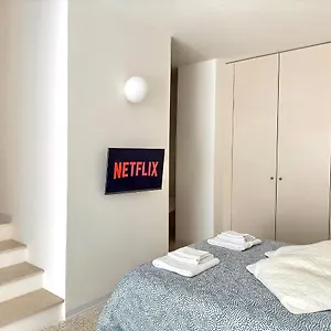 https://minimal-apartment-navigli.italymilanhotels.net